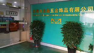 個(gè)性閃耀，工廠直銷(xiāo) 18K金與鈦鋼字母項(xiàng)鏈引領(lǐng)歐美簡(jiǎn)約新風(fēng)尚